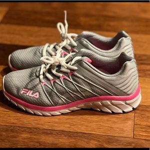 NEW Girls Fila tennies